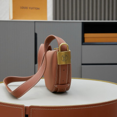 Low Key messenger bag