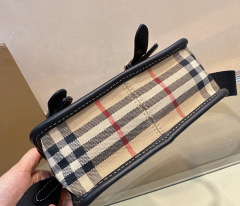 BURBERR Classic plaid retro small mailman bag