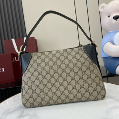 GUCCI GG EMBLEM MEDIUM SHOULDER BAG