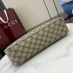 GUCCI GG EMBLEM MEDIUM SHOULDER BAG