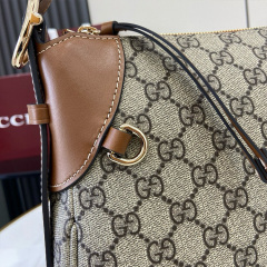 GUCCI GG EMBLEM MEDIUM SHOULDER BAG