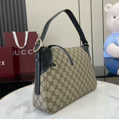 GUCCI GG EMBLEM MEDIUM SHOULDER BAG