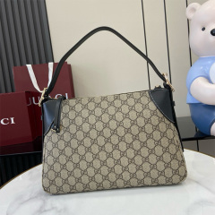 GUCCI GG EMBLEM MEDIUM SHOULDER BAG