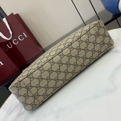 GUCCI GG EMBLEM MEDIUM SHOULDER BAG