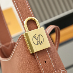 LV Low Key Hobo PM