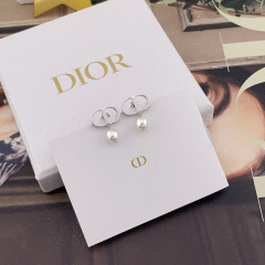 DIOR EARRING