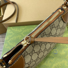GG EMBLEM SMALL SHOULDER BAG