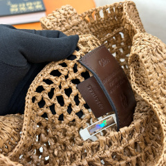 Chloé Summer Banana Tote Bag In Raffia