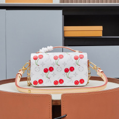 LV x TM Pochette Métis East West