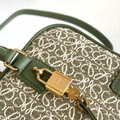 LOEWE Amazona 23 Handbag