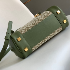 LOEWE Amazona 23 Handbag