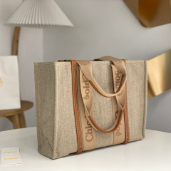 CHLOÉ LARGE WOODY TOTE BAG IN LINEN