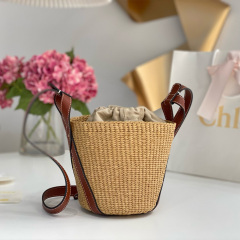CHLOÉ SMALL WOODY BASKET IN NATURAL FIBERS