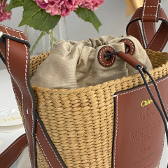 CHLOÉ SMALL WOODY BASKET IN NATURAL FIBERS
