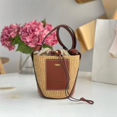 CHLOÉ SMALL WOODY BASKET IN NATURAL FIBERS
