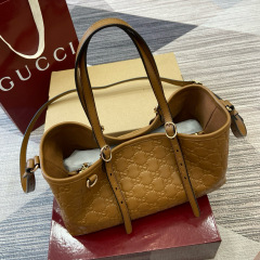 GUCCI GG Emblem medium tote bag