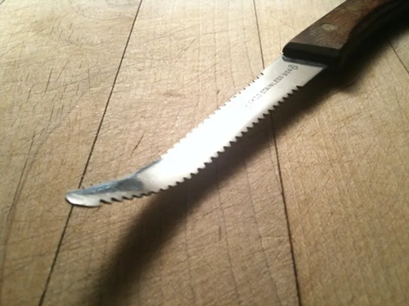 Why is a grapefruit knife curved
