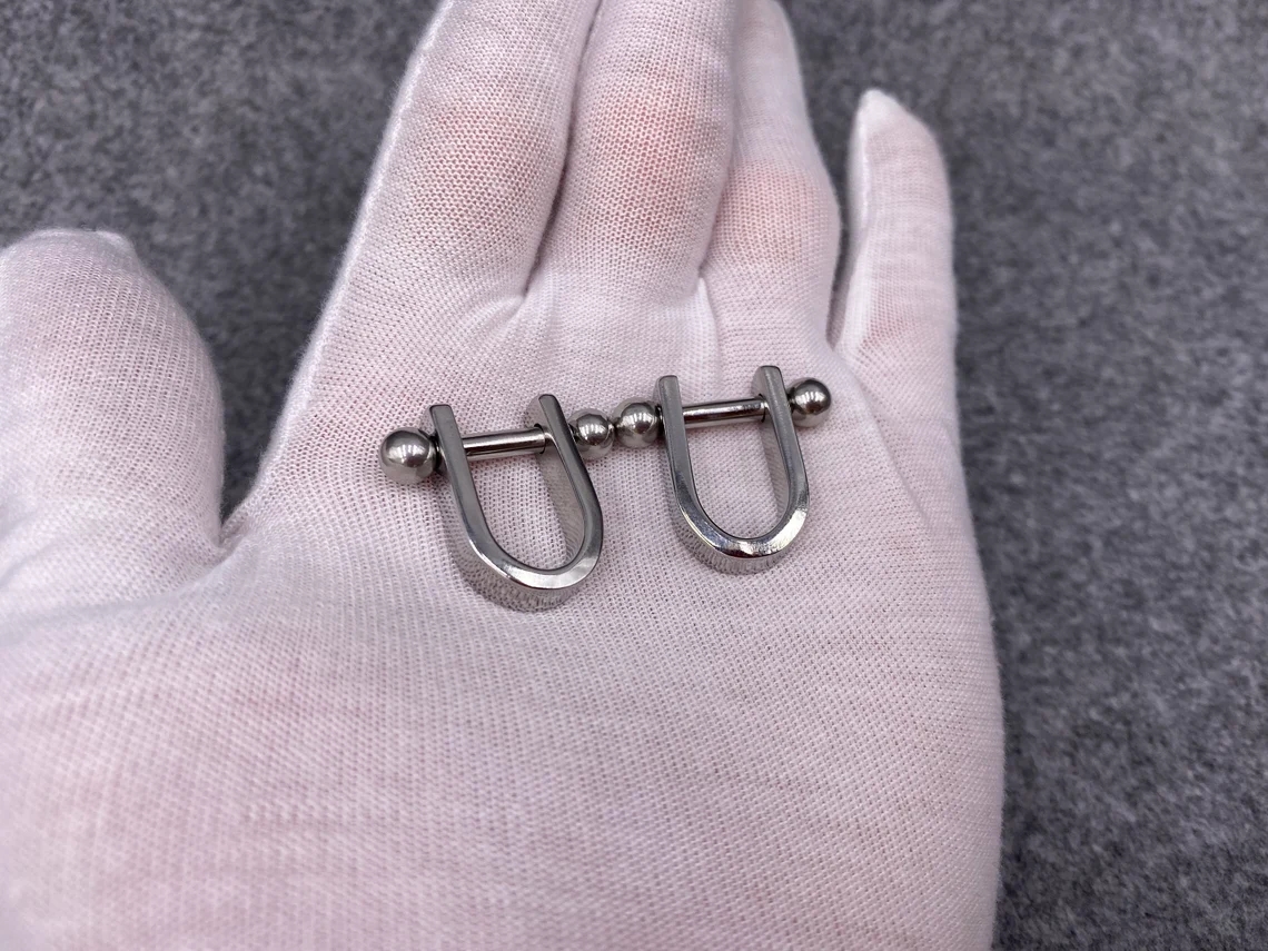 Custom Stainless Steel Titanium Nipple Stirrup