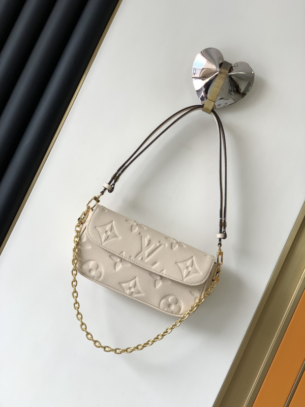 LV/路易威登女包2023新Monogram图案 Ivy 链条钱包单肩包M82210米白 M82154黑色 M82211灰色 Wallet on Chain Ivy 手袋