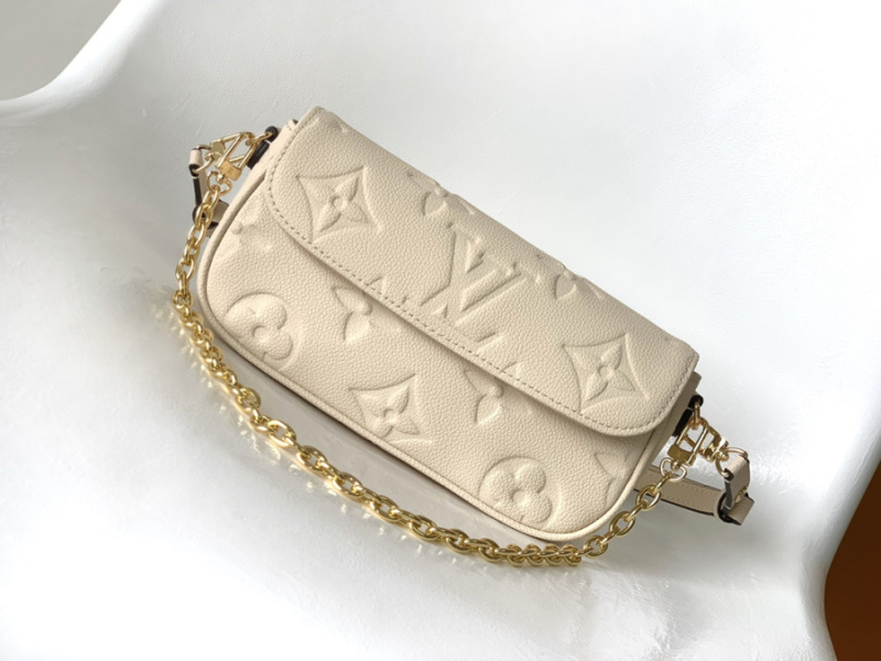 LV/路易威登女包2023新Monogram图案 Ivy 链条钱包单肩包M82210米白 M82154黑色 M82211灰色 Wallet on Chain Ivy 手袋