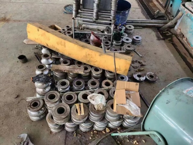 USED 32 EXPANSION TO 50 TUBE MAKING MACHINE