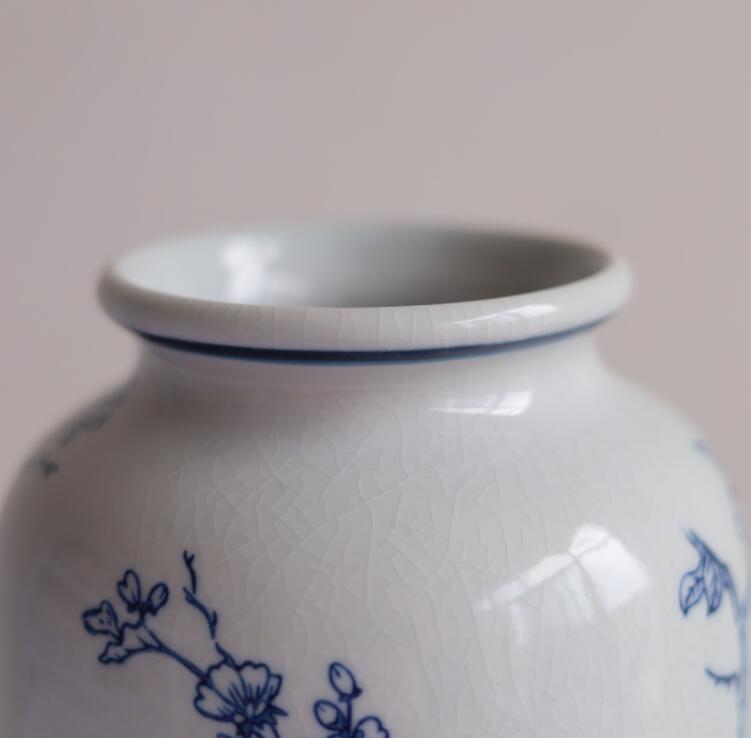 Chinese Traditional Blue and White Overjoyed Bird and Flower Design Pattern Ceramic Ginger Jars and Vase for Home Decor