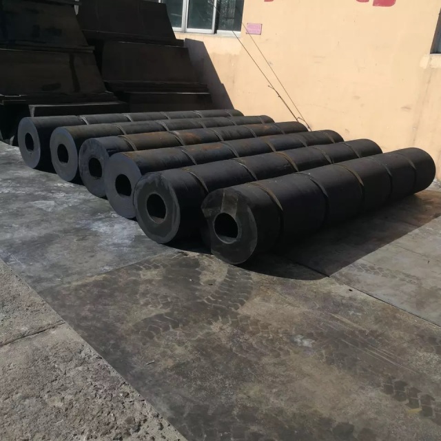 Factory wholesale tugboat rubber marine fender for ship and jetty marine port rubber fender