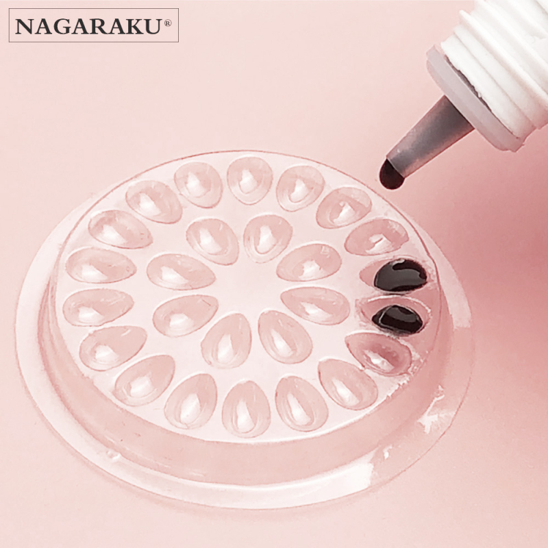 NAGARAKU fans eyelash holder 100 PCs package  eyelash extensions glue holder plastic glue pallet glue stand pads for eyelash extensions