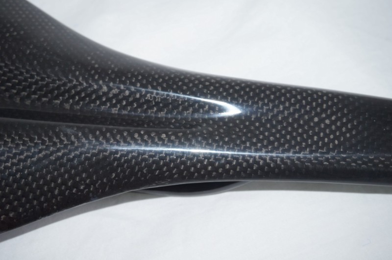 SD-002 Carbon Fiber Twin Tail Saddle