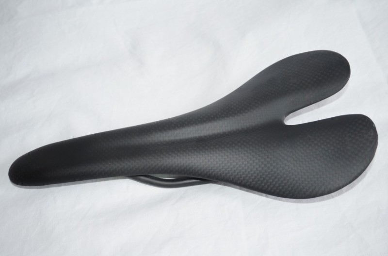 SD-002 Carbon Fiber Twin Tail Saddle