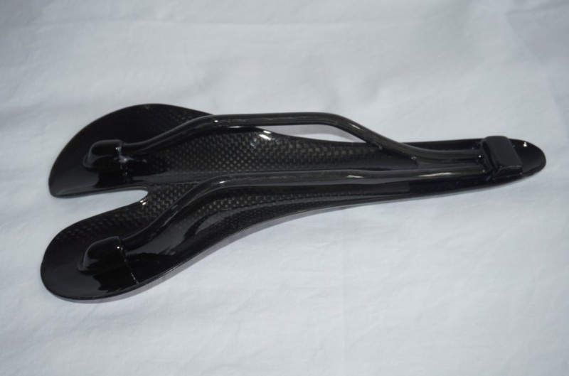 SD-002 Carbon Fiber Twin Tail Saddle