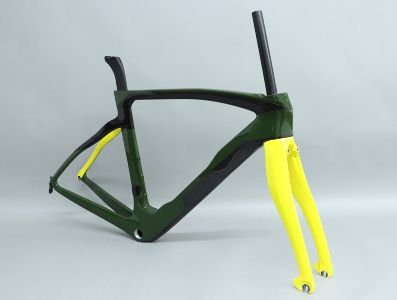 R 218 British Racing Green &amp; Bright Yellow