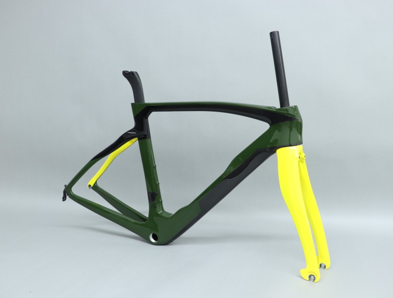 R 218 British Racing Green &amp; Bright Yellow