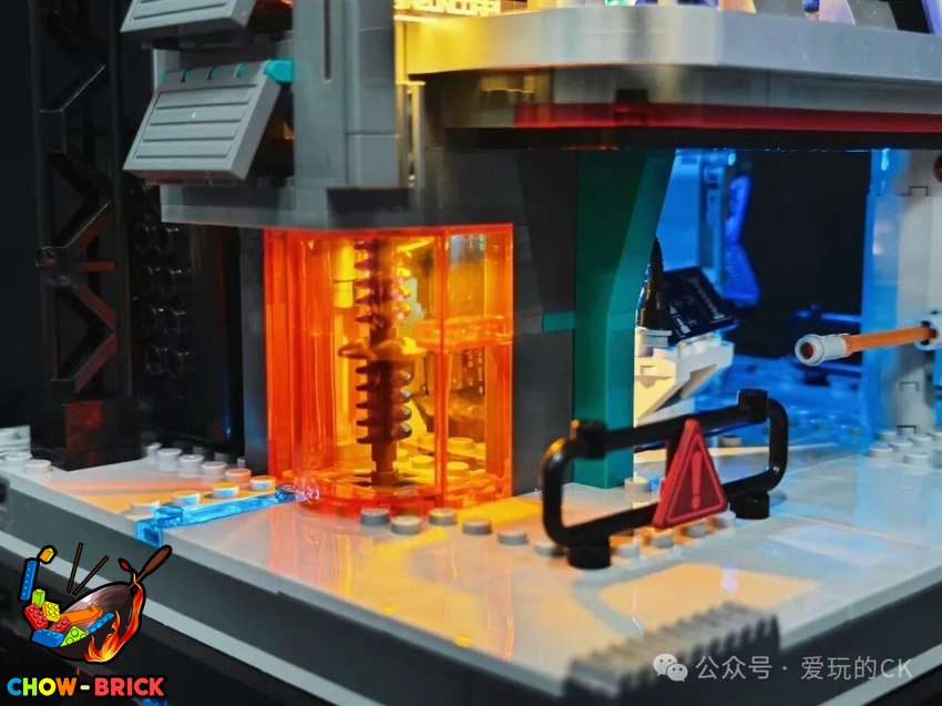 Lumibricks 17010 Neon Tech Station w/ Lights - View 38 Lumibricks 17010 Neon Tech Station w/ Lights - View 38