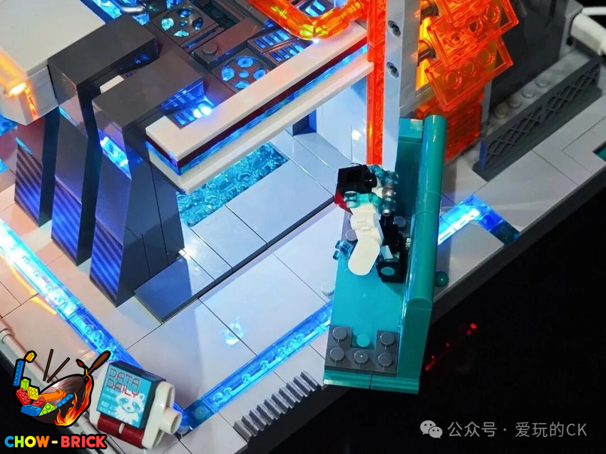 Lumibricks 17011 Neon Tech Tower w/ Lights - View 46 Lumibricks 17011 Neon Tech Tower w/ Lights - View 46