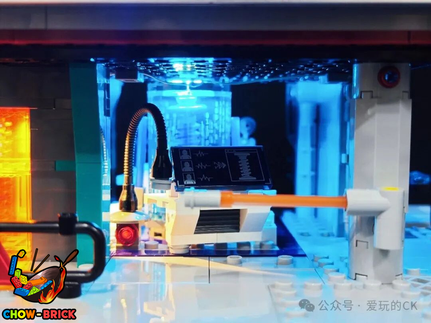 Lumibricks 17010 Neon Tech Station w/ Lights - View 37 Lumibricks 17010 Neon Tech Station w/ Lights - View 37