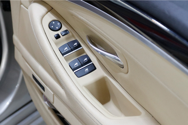 UPSZTEC Carbon Fiber Right rudder Car Interior Door Handle Fit For BMW 5 series F10 F11 2010-2017 Inner Panel Pull Trim Cover