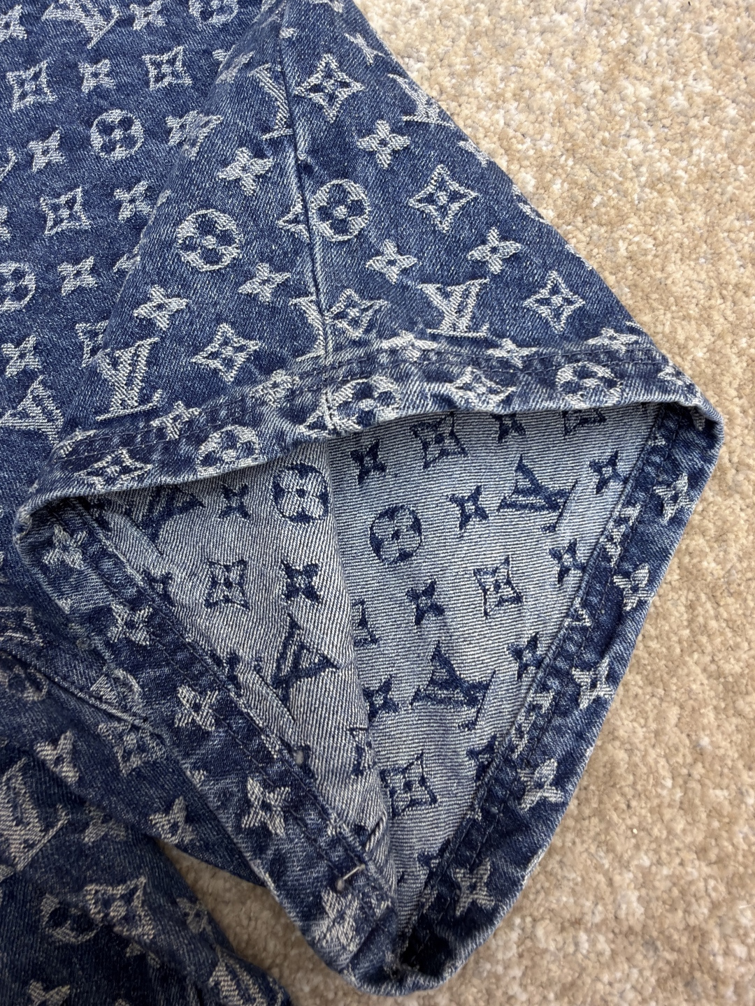 路易威登牛仔 Monogram 短褲面料細節真假對比圖