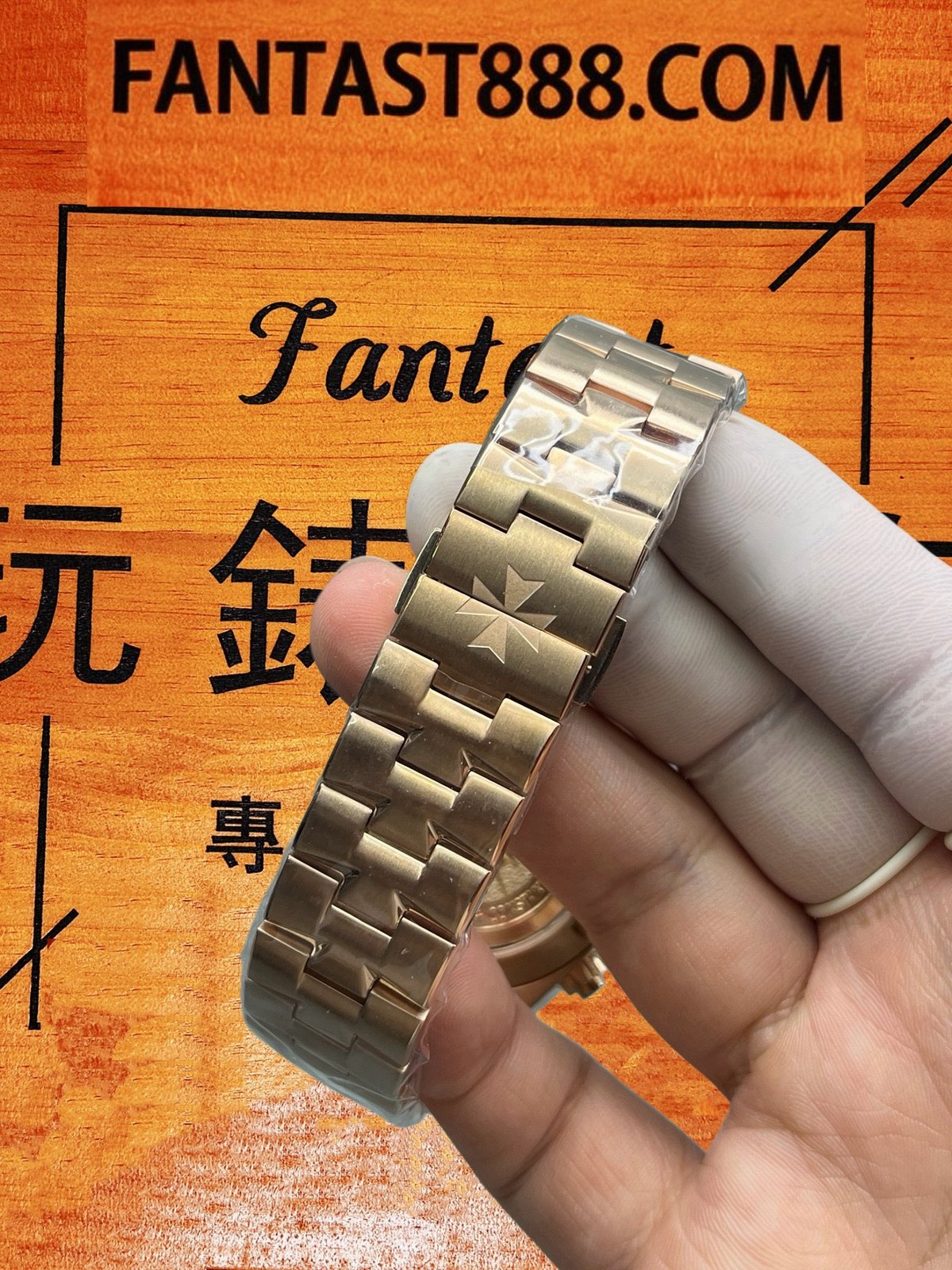細節圖3: 8F廠Overseas 5500V三節式精鋼表鏈拉絲拋光工藝與快拆系統展示