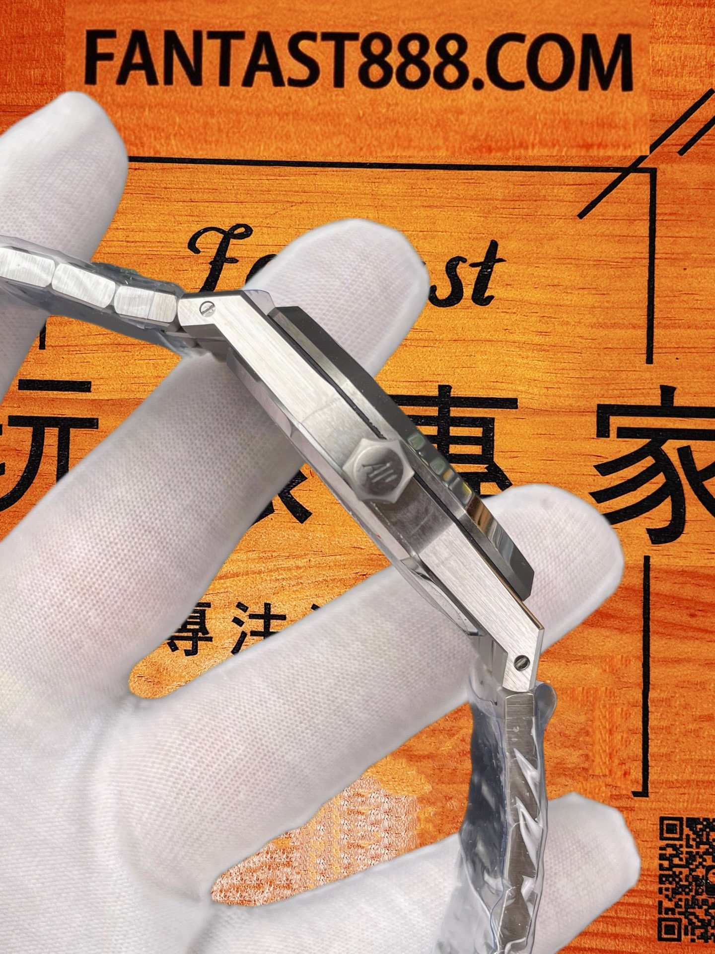 AP皇家橡樹15412 透底機芯 AP皇家橡樹15412透底鏤空機芯與金色齒輪系