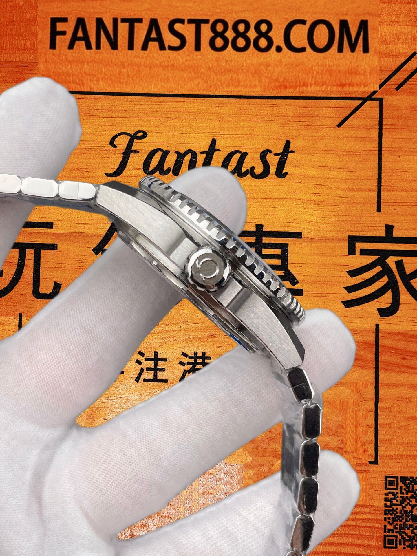 Seamaster 600m 鋼殼側面 Seamaster 600m精鋼錶殼側面與排氦氣閥