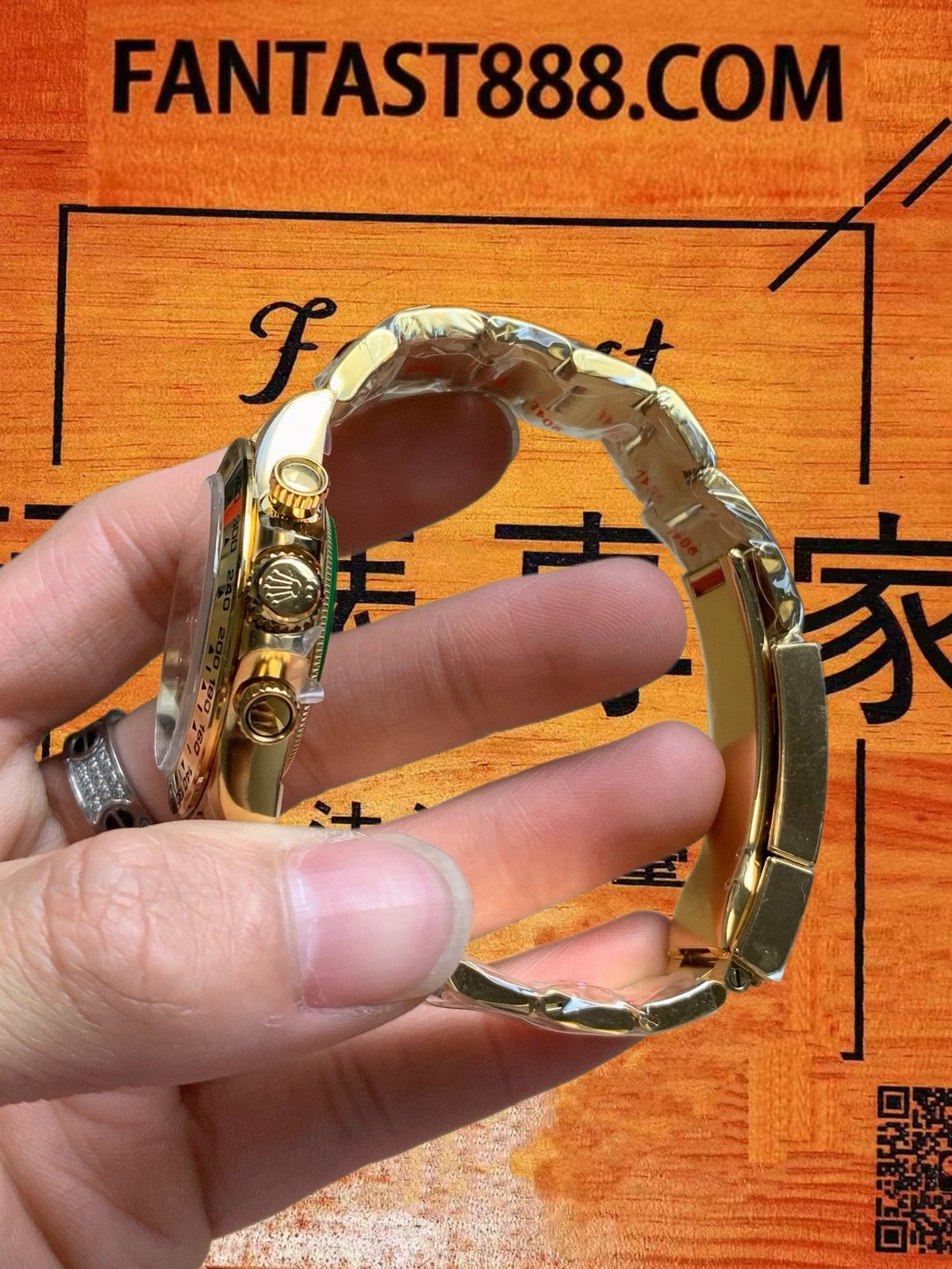 綠金迪側面