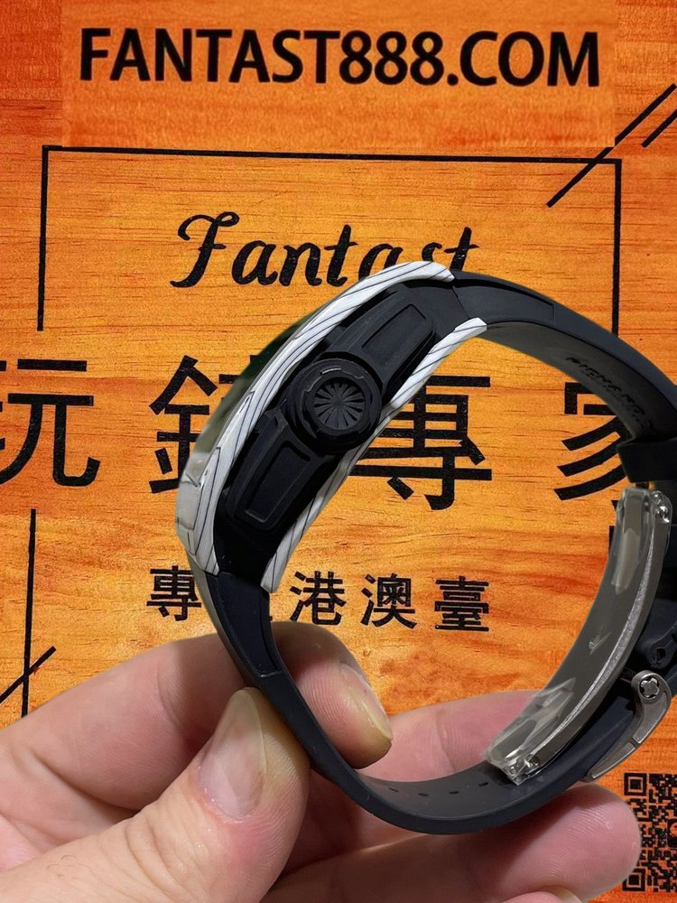 定制版理查德米勒RM 061白色跑道 NTPT白碳殼 無卡度機芯實拍圖6