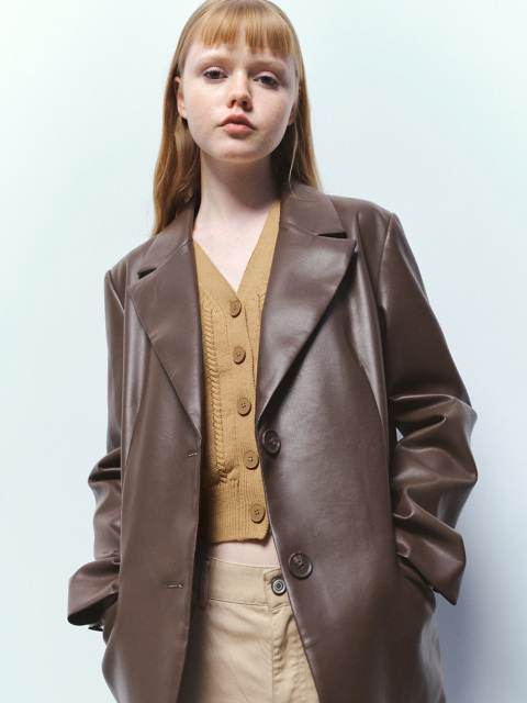 Women's coat with loose lapels