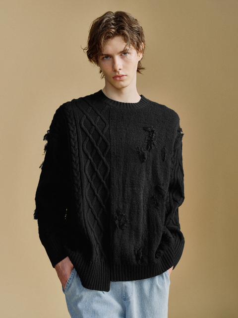 fashionable and men's crew collar seater soft and black