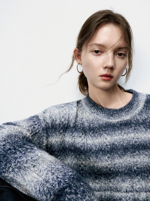Women's gradient contrast knitwear