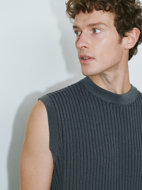 Men's knitted vest