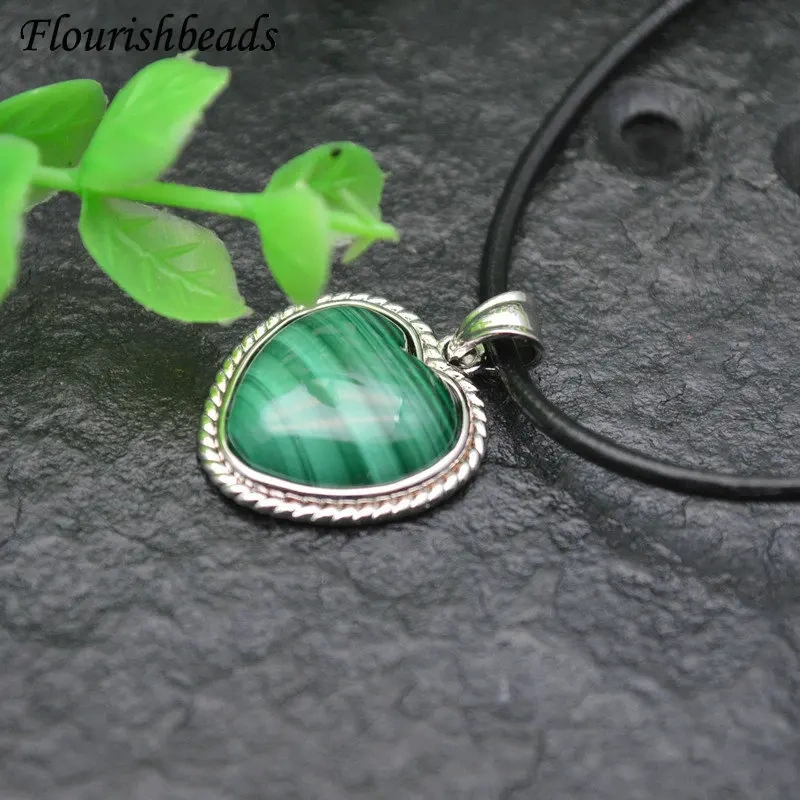 Natural Malachite Stone Free From Impurities Gemstone Heart Shape Annual Circle Pendant Leather Chain Necklace Vintage Jewlery