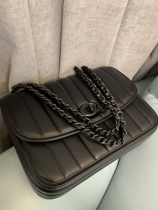 Gucci Madison sheepskin clamshell chain bag
