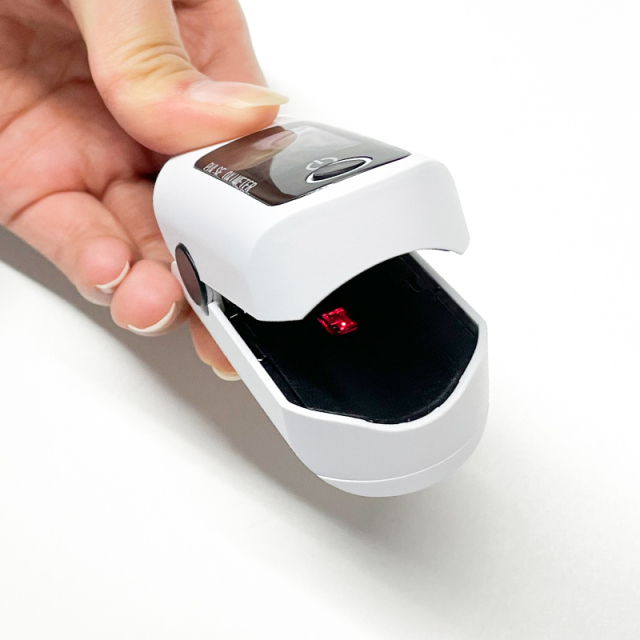 2024 Nuevo oxímetro de pulso al por mayor Spo3 Sensor oxímetro de pulso de la yema del dedo para uso médico